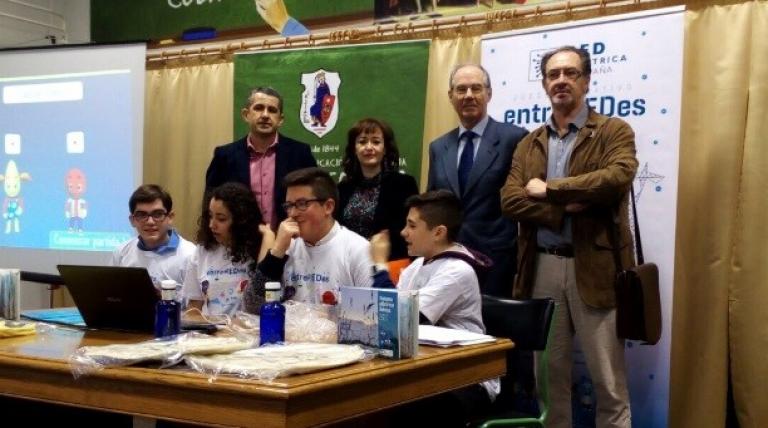 La consejera de Educación, Cultura y Deporte en Cuenca, el director del Museo de las Ciencias de Castilla-La Mancha, el director del IES Alfonso VIII y el delegado regional centro de Red Eléctrica participaron en una de las fases clasificatorias de la Olimpiada entreREDes de Castilla-La Mancha.