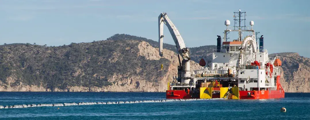Barco en la costa