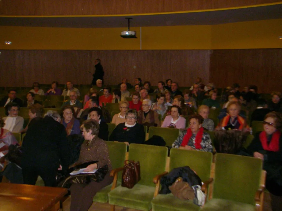Information sessions in elderly people centres in Castilla y León.