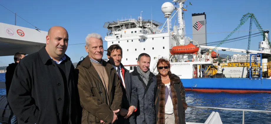 De izquierda a derecha, Jaume Martínez Llabrés, director de Ordenación del Territorio del Ayuntamiento de Calvià; Alberto Granda, director de Construcción de Red Eléctrica; Ramón Granadino, director de Red Eléctrica en Baleares; Carlos Delgado, alcalde de Calvià; y Francesca Vives, consejera de Comercio, Industria y Energía del Gobierno Balear.
