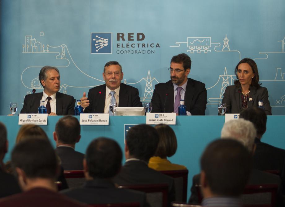 De izquierda a derecha: el director general de Operación, Miguel Duvison, el presidente de la compañía, José Folgado, el consejero delegado, Juan Lasala, y la directora general de Transporte, Eva Pagán, en un momento de la rueda de prensa.