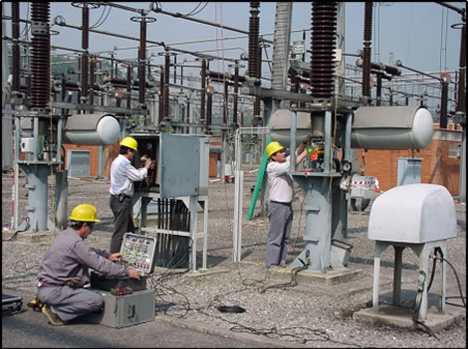 Trabajos de inspección de una subestación.