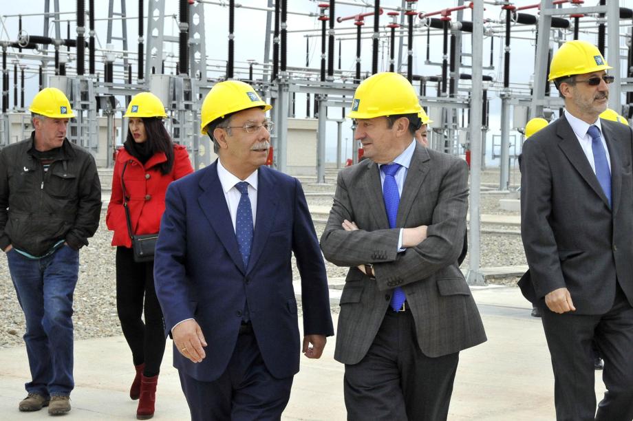 El presidente de Red Eléctrica de España, José Folgado, y el de la Comunidad Autónoma de La Rioja, Pedro Sanz, en un momento de la inauguración de la línea eléctrica El Sequero-Santa Engracia