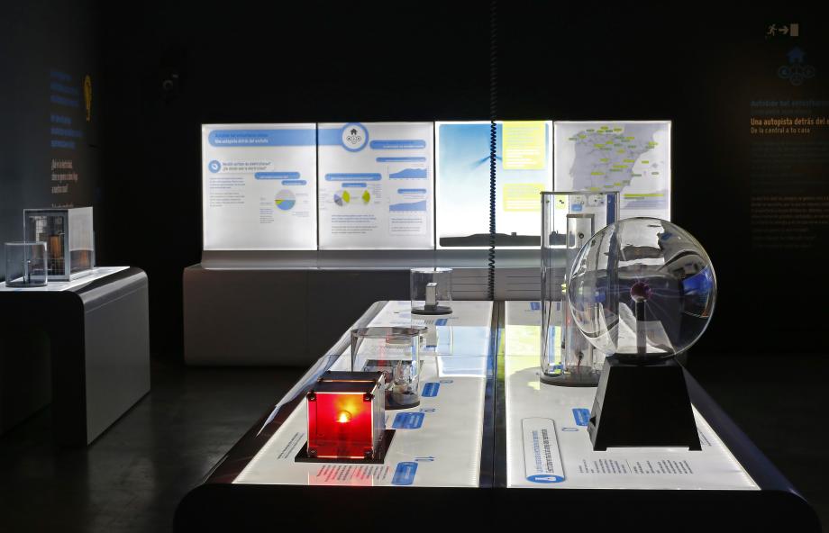 El laboratorio de la electricidad Algunos de los experimentos elaborados en laboratorio.