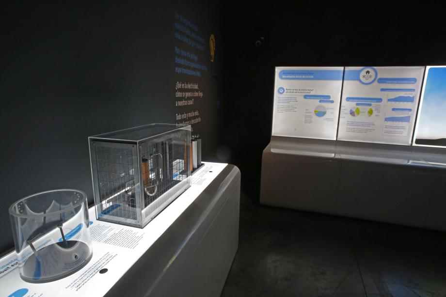 El laboratorio de la electricidad Ejemplo de experimentos elaborados en laboratorio.