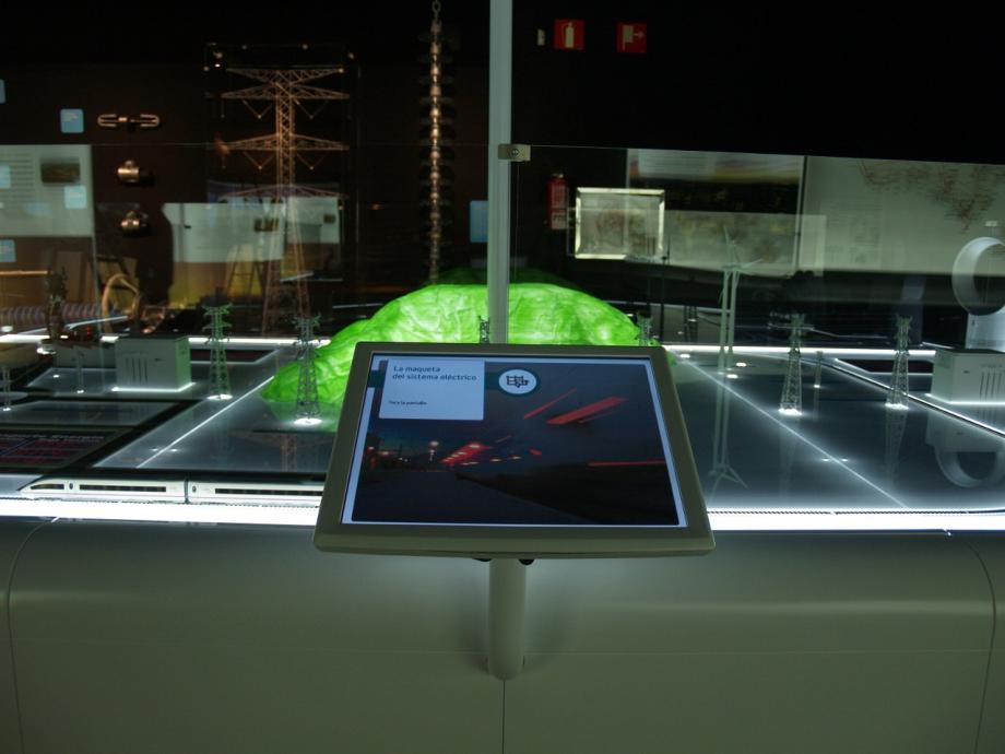 Monitor de control de la maqueta interactiva.