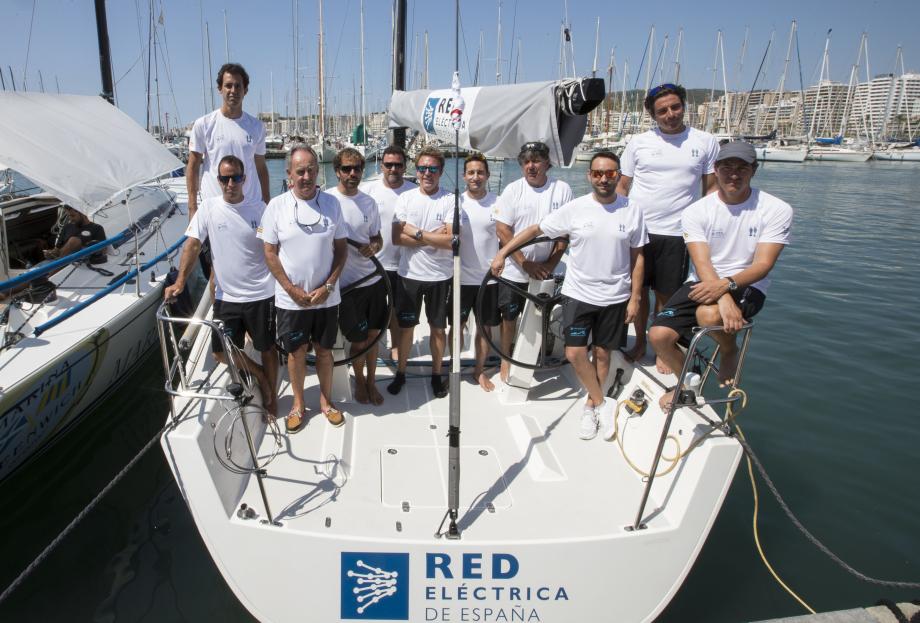 El equipo de regatas del 'Red Eléctrica de España' que compite en esta edición en la clase Swan 42.