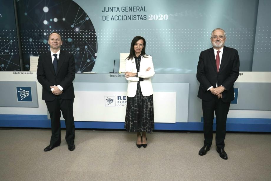 The Chief Executive Officer, Roberto García Merino; The Chairwoman of the Group, Beatriz Corredor, and the General Secretary of the Board of Directors, Rafael García de Diego, before to hold the General Shareholders' Meeting.
