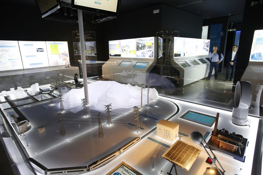 Detalle de la maqueta del funcionamiento del sistema eléctrico.