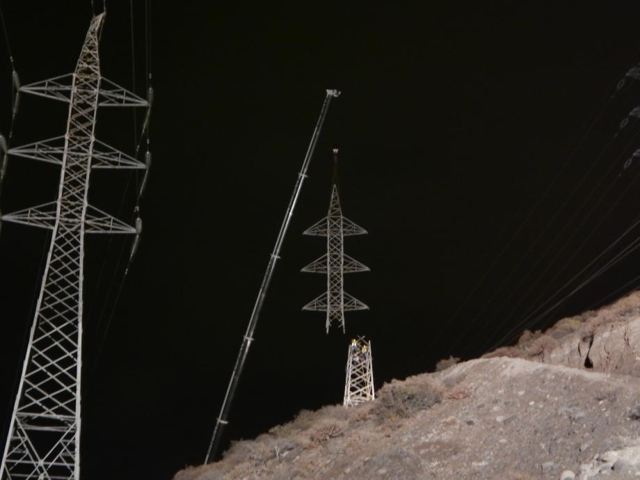 La sustitución de estos apoyos supone el saneamiento y mejora de la línea Jinámar-Buenavista de 66kV, una de las principales líneas de suministro eléctrico a la capital grancanaria.