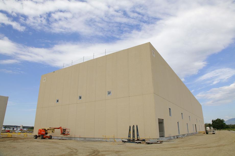 Construction of the Santa Llogaia converter station, in Girona, which together with that of Baixas, in France, is an essential facility in order to transform the direct current that the interconnection will use into alternating current, and vice versa.