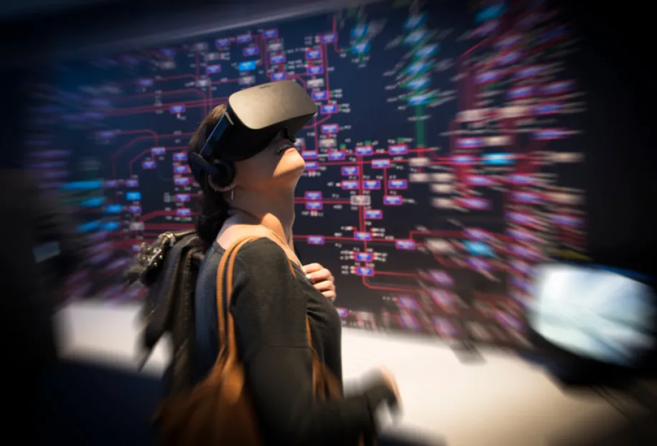 Los juegos van dirigidos a que el visitante pueda interactuar con los procesos eléctricos.