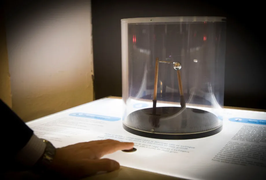 La exposición cuenta con un laboratorio de experimentos que invita a descubrir diferentes manifestaciones.