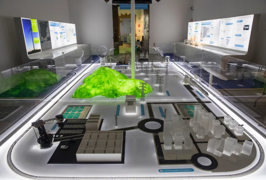 El recorrido va desde los principios físicos de la electricidad hasta el papel del ciudadano.