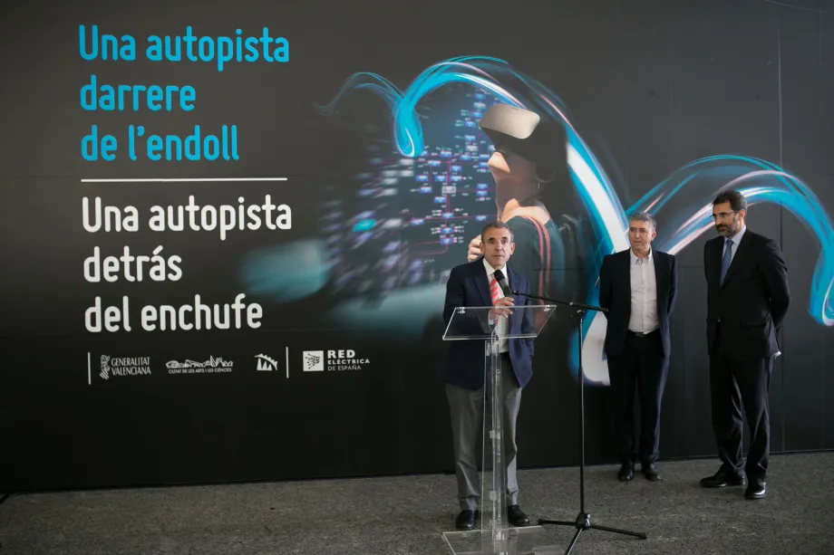 Enrique Vidal, general manager of the City of Arts and Sciences, during his speech at the exhibit opening.