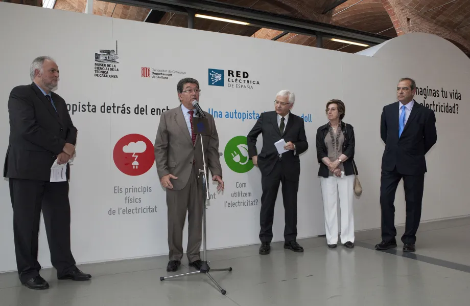 Luis Pinós, Red Eléctrica’s regional delegate in Catalonia, at the speech during the opening of the exhibit.