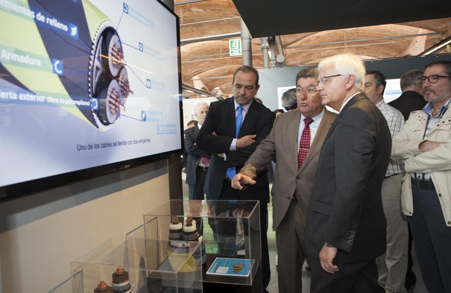 Luis Pinós muestra las maquetas del proyecto de la interconexión eléctrica Península-Baleares.