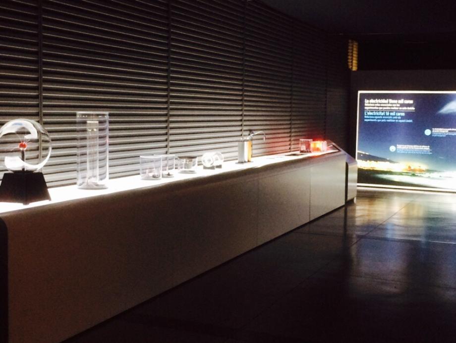 Módulos de la exposición de Red Eléctrica en Tarrasa.