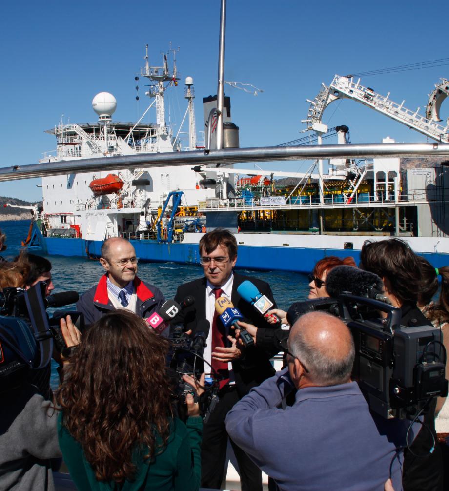 Inicio del tercer tendido y último cable submarino del Proyecto Rómulo Momento de la rueda de prensa