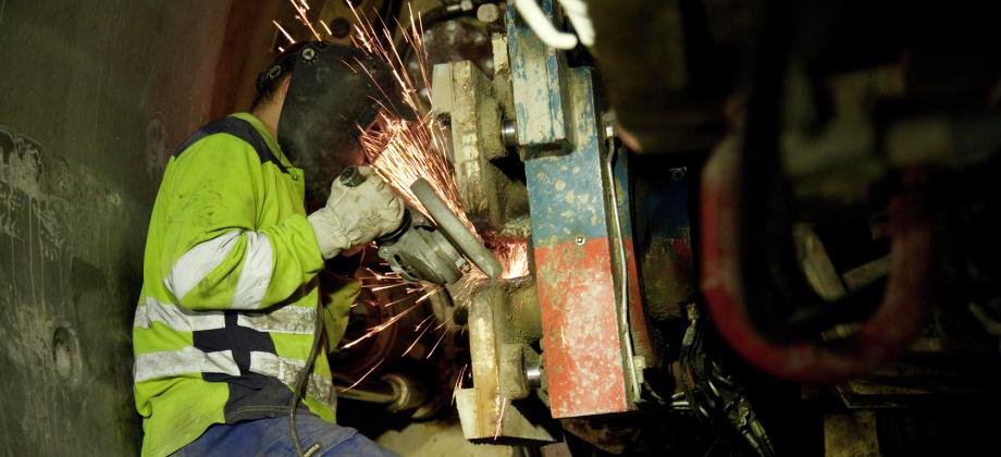 Trabajos de construcción en el túnel. alt