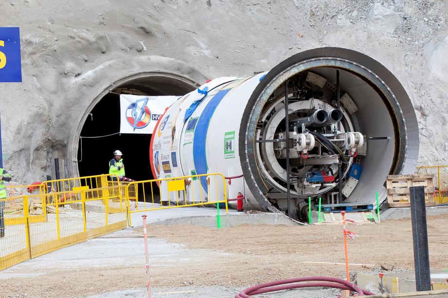 Assembly of the Alberes tunnel boring machine, in La Junquera, that will excavate the tunnel, from the Spanish side, for the electricity interconnection with France.   The tunnel boring machine has a cutting head with an exterior diameter of 4.3 metres and an overall length of 308 metres.