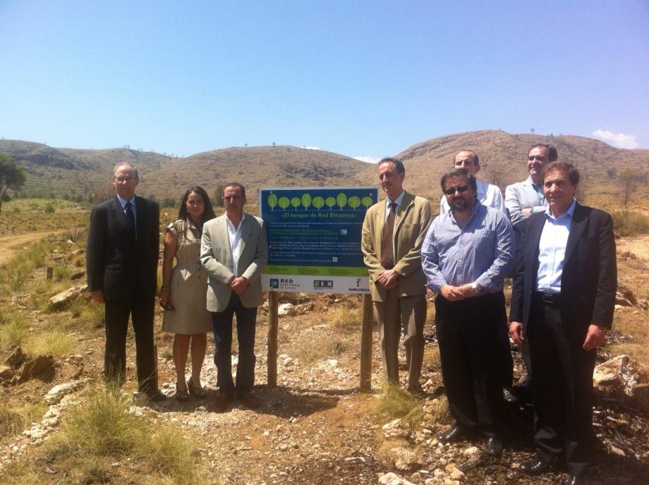 A moment at the opening of the Red Eléctrica Forest in Hellin (Albacete).