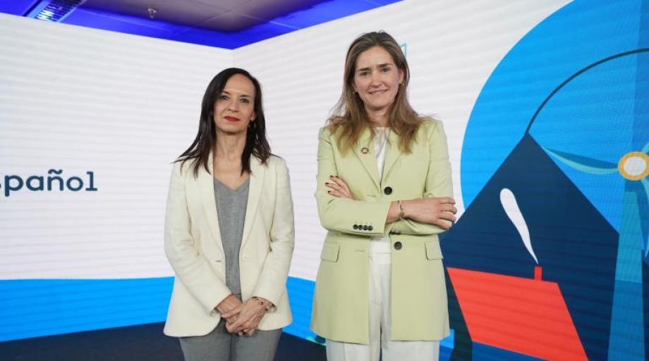 La presidenta de Redeia, Beatriz Corredor, junto con la secretaria de Estado de Energía, Sara Aagesen.