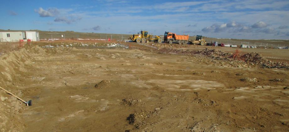 Initial manual cleaning of bedrock outside Ichnites I