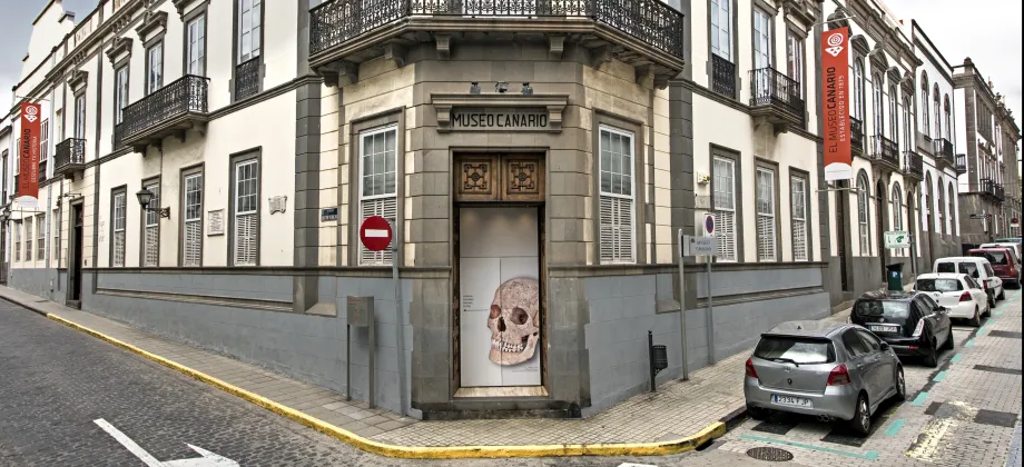 The building houses documents, archaeological finds and representative elements of the history and prehistory of the Canary Island.