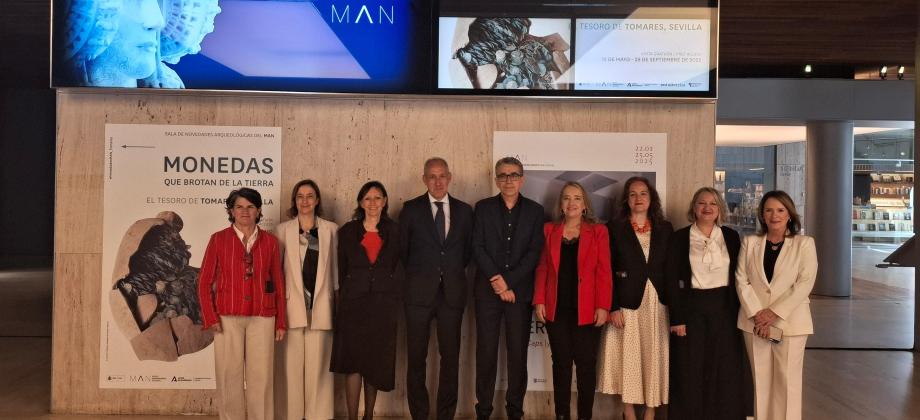 Inauguración con autoridades. Créditos: Museo Arqueológico Nacional.