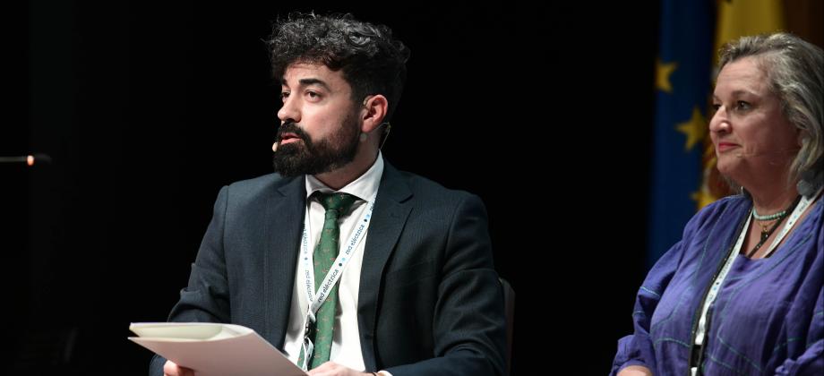 El coordinador de Patrimonio Cultural en Red Eléctrica, Javier Ramos, moderando la mesa redonda Protección del patrimonio cultural.