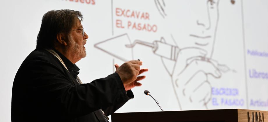 Gonzalo Ruiz Zapatero, catedrático de prehistoria de la Universidad Complutense de Madrid imparte la ponencia ‘Arqueología, cambio climático y tecnología: el futuro de nuestro pasado’.