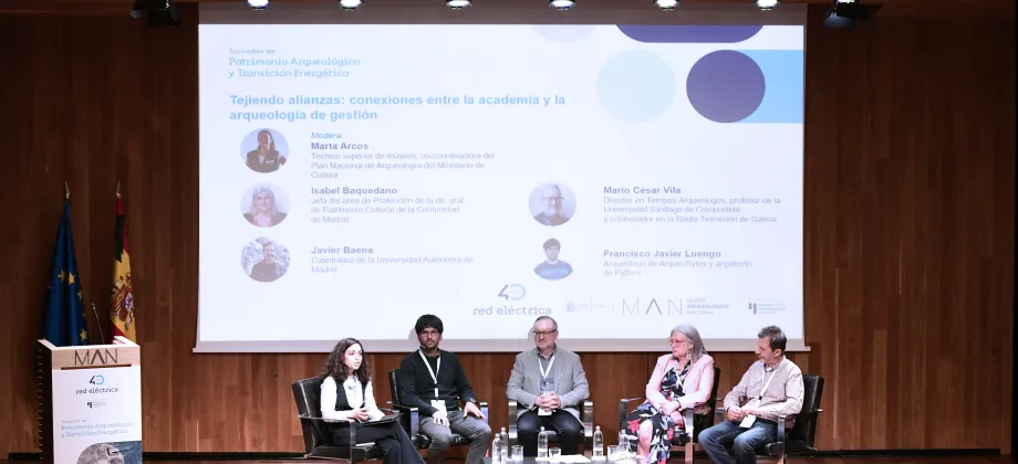 Mesa redonda Tejiendo alianzas: conexiones entre la academia y la arqueología de gestión.