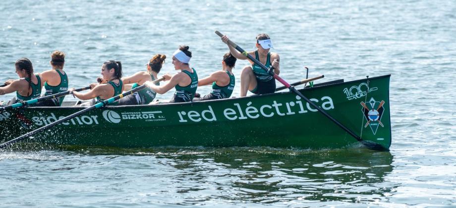 Patrocinio de la trainera del club Kaiku Remo femenino 